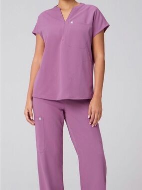 NWT Fabletics Cloud Berry Split-Neck Scrub Set
